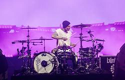 Travis Barker túlélésének története kerül filmre a Louder Than Fearben
