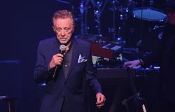 Frankie Valli az egészségére hivatkozva lemondta idei hátralévő koncertjeit