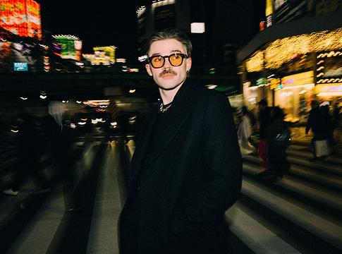 Dom Dolla Londonban hódít: Labyrinth on the Thames főszerepben