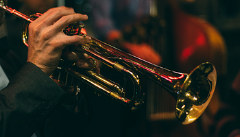 AI-gyanús dalok jelentek meg elhunyt jazzlegendák profiljain
