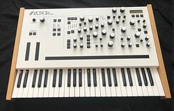 Modor Music 10 éves: bemutatkozott az NF-1k szintetizátor