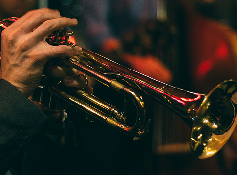 AI-gyanús dalok jelentek meg elhunyt jazzlegendák profiljain