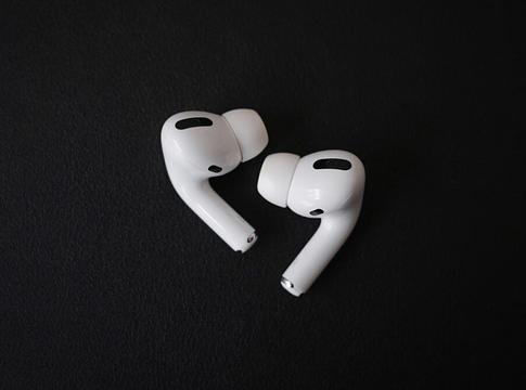 A zenehallgatás műtét közben csökkentheti az altatószerek szükségességét