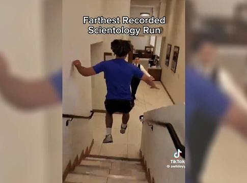 Mi az a Scientology Runs, és tényleg ekkora őrület lett a TikTokon?