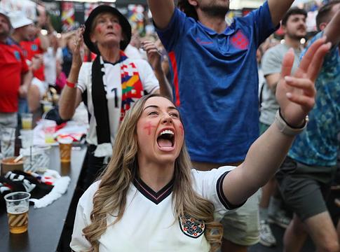 Az NTIA új mentőöve a brit kluboknak: szurkolói zónákká válhat az éjszakai élet a 2026-os vb alatt