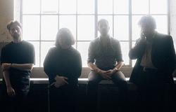 Gilla Band négy év után új dallal tér vissza: Giraffe