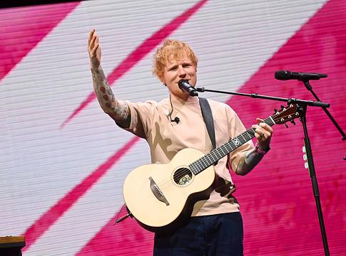 Finneas és három másik fellépő is kiszállt Ed Sheeran turnéjából