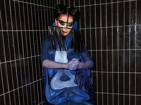 Björk 2027-re ígéri az új albumot, az Echolalia nem lemezcím
