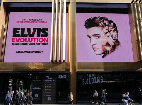 Hologram helyett kartonfigura: hatalmas csalódás lett az Elvis Evolution show