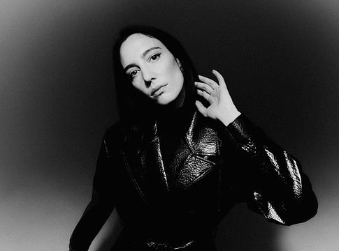 Amelie Lens: „Ki szólal fel, amikor valami nincs rendben?”