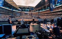 Tragédia az Oasis Wembley koncertjén: egy férfi életét vesztette