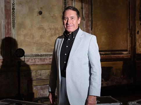 Májusban indul a Later…With Jools Holland 68. évada – itt az első adás vendéglistája