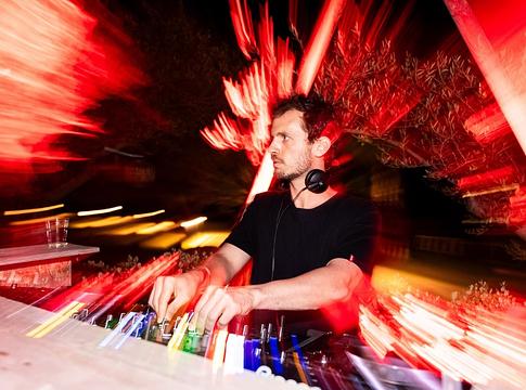 Aurory – Go Fast: keleti motívumok és hipnotikus lendület a Lucentia égisze alatt