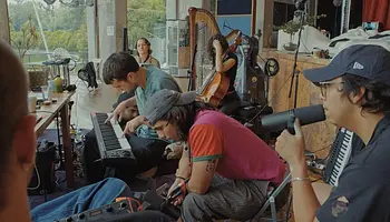 Film készült Fred again.. és a LATIN MAFIA közös mixtape-jéről