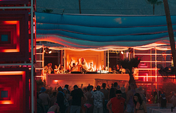 Kilencen megsérültek a Splash House-on, miután üvegeket dobtak a tömegbe