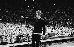 Noel Gallagher akusztikus gitárja a '(What’s The Story) Morning Glory?' felvételeiről aukción