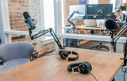 AI „Podslop” árasztja el a podcastplatformokat – nem csak a zeneipar gondja