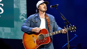 Morgan Wallen eldobott egy biztonsági őri telefont, másnap a pittsburghi estét is lemondta „szélsőséges időjárásra” hivatkozva