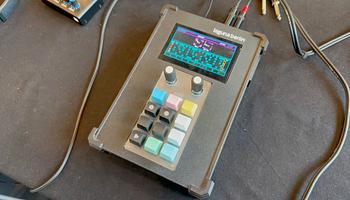 Laguna Berlin: 5 sávos groovebox 16 digitális hangmotorral