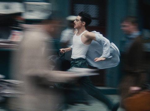 Vinylre érkezik a Marty Supreme filmzene Daniel Lopatintól