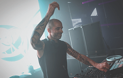 Chris Liebing és Charlotte de Witte közös dala vezeti fel az „Evolver” albumot