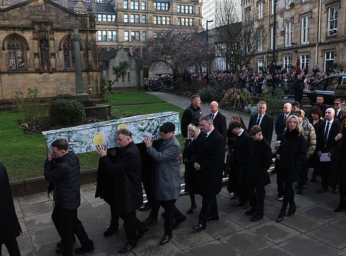 Manchester búcsút vett Mani-tól, a Madchester korszak ikonjától