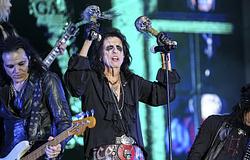 Alice Cooper dedikált lemezzel hálálta meg az elveszett bankkártyája visszakerülését