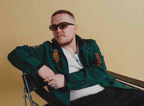Chris StUSSy Chris Stassy-re vált – egy betű, ugyanaz az irány