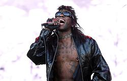 Yves Tumor tagadja a bántalmazási vádakat, jogi lépéseket helyezett kilátásba