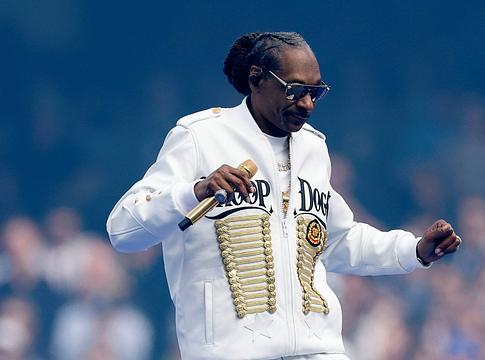 Snoop Dogg vezeti az NFL történelmi, Netflixen közvetített karácsonyi félidei show-ját