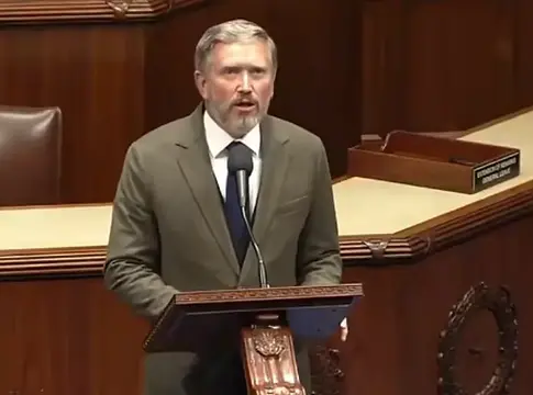 Thomas Massie 14 nevet olvasott fel az Epstein-ügyben
