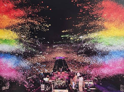A Coldplay jótékonysági aukcióra ajánlotta fel turnéfotóit