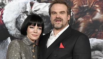 Lily Allen méltatta David Harbour reakcióját a váláslemezére