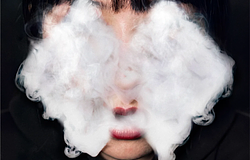 Jackie Hollander az Experts Only első szóló női előadója – itt a High On You