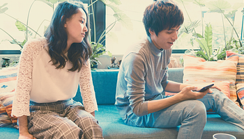 Nem minden jel árulás: mit jelent valójában a lefelé fordított telefon?