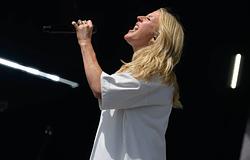 Ellie Goulding élőben mutatta be új dalát a Radio 1 Big Weekend színpadán