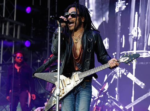 Lenny Kravitz rajongói incidens ellenére is folytatja közönségközeli fellépéseit Ausztráliában