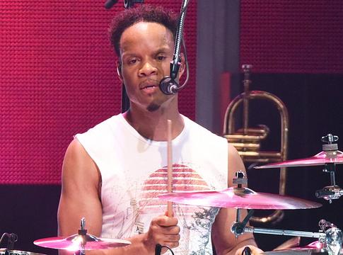 Mesterséges kómában kezelik az Earth, Wind & Fire dobosát
