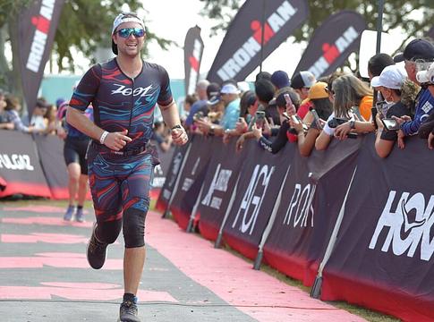 DJ-zés közben fut le 50 kilométert egy miami előadó