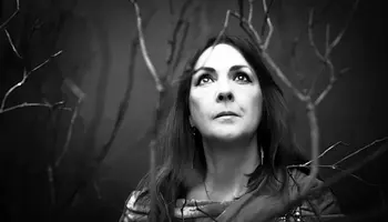 Elhunyt Moya Brennan, a Chicane-féle Saltwater felejthetetlen hangja