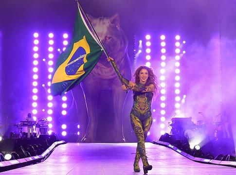 Shakira kétmilliós tömeg előtt lépett fel a Copacabanán