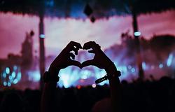 Az Apple Music élőben közvetíti a Tomorrowland legjobb DJ-szettjeit