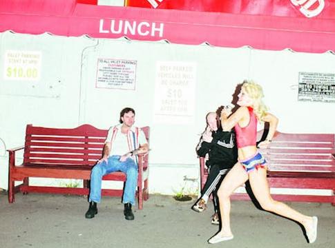 Amyl & The Sniffers countryba fordul: koncertfilm és élőalbum érkezik
