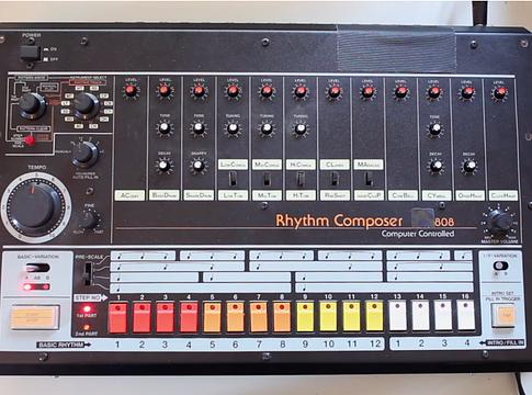 Új firmware tolja a jelenbe a Roland TR-808-at