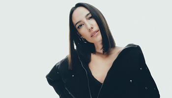 Amelie Lens már most DJ-zni tanítja kislányát
