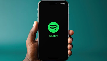 Törökország versenyjogi vizsgálatot indított a Spotify ellen – vallási érzékenységek és diszkriminációs vádak a középpontban
