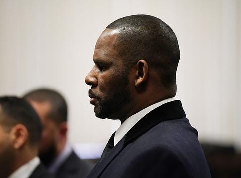 R. Kelly Trumphoz fordult: mérsékelné a 30 éves börtönbüntetését