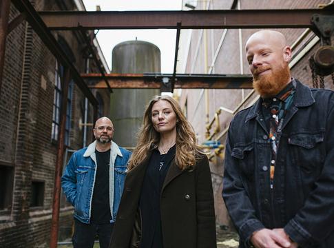 A Tinlicker trióvá alakul: megjelent az „I Want My Freedom” és érkezik az új album