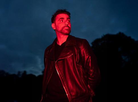 Yousef új albuma, az „I Operate In Purple” a fényt és megújulást ünnepli