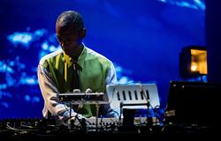 Jeff Mills nem fél az MI-től, de a zenéjét továbbra is maga készíti